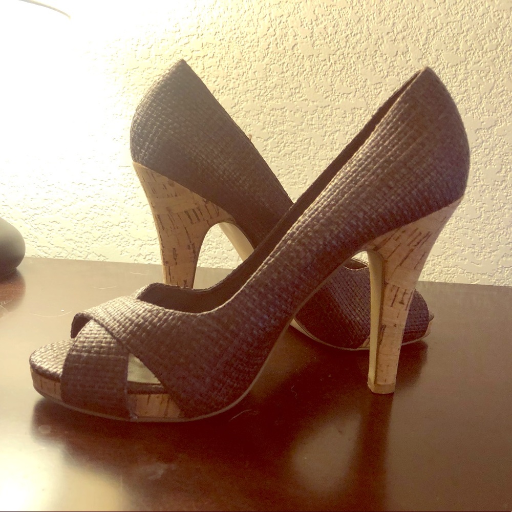 Nine West, peep toe heels. Woven style